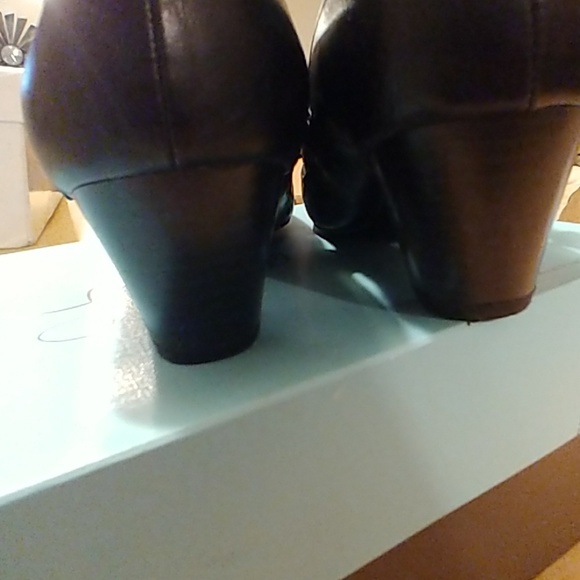 Shoes - Picture 4 of 4